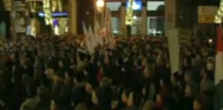 Demonstration! Zehntausende auf Budapests Strassen!