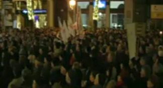 Demonstration! Zehntausende auf Budapests Strassen!