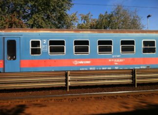 Zugverkehr in Ostungarn verspätet und ausgefallen – Oberleitungen zerstört