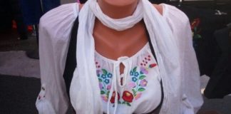 Ungarische Trachtenmode auf den Märkten im Trend