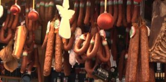 Der Weihnachtsmarkt in Budapest hat begonnen – Glühweinpreise gepfeffert!