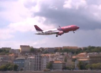 Wizzair im Tiefflug bei Flugshow in Budapest!