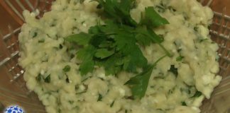 Kulinarisches Ungarn: Herzhafte Quark-Nockerln mit Petersilie – VIDEO