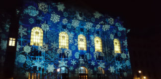 Weihnachtliches Gewand für altes Gemäuer in Debrecen