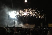 Feuerwerk in Debrecen vor spektakulärer Kulisse