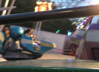 Rasantes bewegtes Bild aus ungarischem Fahrgeschäft!