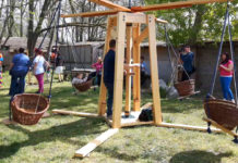 Traditionelle Märkte in Ungarn: Káptalantóti – Hier gibt es das spektakulärste Kettenkarussell Ungarns