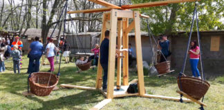 Traditionelle Märkte in Ungarn: Káptalantóti – Hier gibt es das spektakulärste Kettenkarussell Ungarns