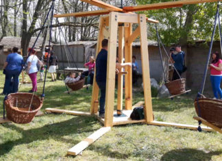 Traditionelle Märkte in Ungarn: Káptalantóti – Hier gibt es das spektakulärste Kettenkarussell Ungarns