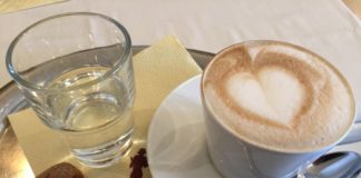 Ungarn Restaurant-Tipp: Café Bistro Karolina in Balatonfüred – Kávéház Karolina