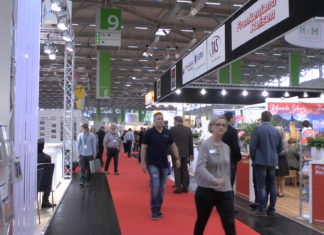 RDA Bus- und Gruppenreisemesse Köln: Sogar Reisebusangebote zu ungarischen Zahnkliniken!