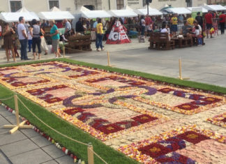 Auf Györer Pflanzenmarkt wurden Ernten gesegnet