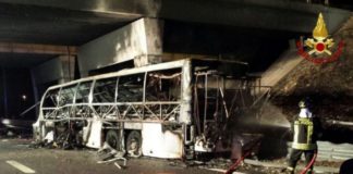 Ungarn unter Schock! Ungarischer Bus verunglückt in Italien! 16 Tote! Orbán fordert sofortige Aufklärung