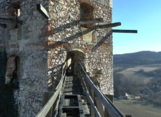 Ausflugstipp: Die Burg Csesznek hat auch im Winter besonderen Charme