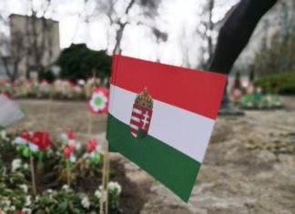 Ungarische Nationalhymne in Ungarisch und Deutsch