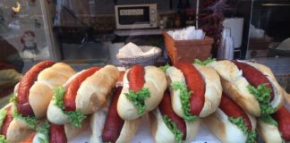 So sieht ungarischer Hotdog aus!