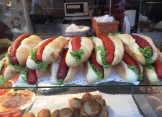 So sieht ungarischer Hotdog aus!