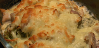 Broccoli-Hähnchenauflauf besonders cremig und käsig!