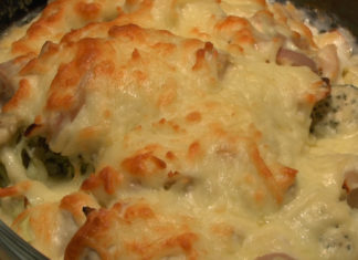 Broccoli-Hähnchenauflauf besonders cremig und käsig!