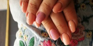 Stylischer Look: Nageldesign passend zum Ungarn-Stickmotiv