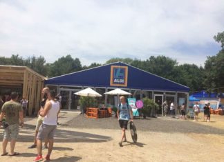 Beim VOLT Festival im „Festival-ALDI“ gut Gegrilltes kaufen