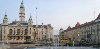 Der Springbrunnen in Györ mit Musik- und Lichtspiel