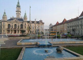 Der Springbrunnen in Györ mit Musik- und Lichtspiel