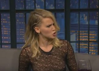 Betrunken hat Jennifer Lawrence einen Budapester mit Bier begossen