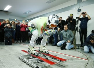 Edit Miklós testet im Audi Hungaria-Windkanal