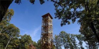 Neuer Aussichtsturm bei Romhány im Komitat Nógrád