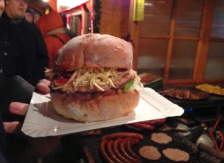 Ungarischer Burger wird vorher gebügelt