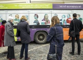 Ungarische Ausstellung zur Reformation tourt in einem Bus