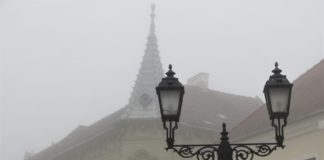 Fast das ganze Land unter Nebel