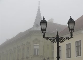 Fast das ganze Land unter Nebel