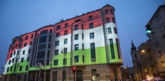 Schön bunt: Ungarische Lichtspiele in Budapest zum Nationalfeiertag