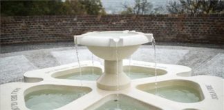 Lutherrose: Neuer Brunnen auf dem Budaer Burgberg in Budapest