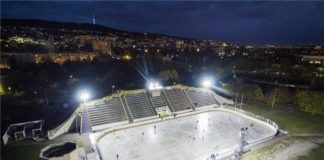 Kunsteisbahn in Pécs wieder eröffnet