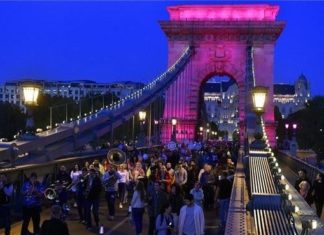 Krebsvorsorgeuntersuchungen: Spaziergang über die Kettenbrücke