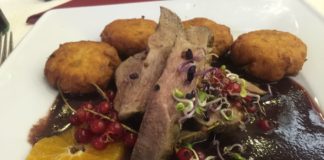 Herbstlich: Entenbrust an Preiselbeersauce und Apfelsinen