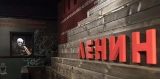 Kritische Ausstellung zur Oktoberrevolution im Terrorhaus