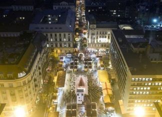 Eiskunstlaufbahn auf Weihnachtsmarkt vor St. Stephans Basilika in Budapest