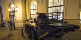 Panzer sollen Budapests Weihnachtsmärkte schützen