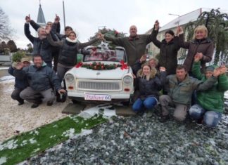 In Csorna schmückt der „Weihnachts-Trabi“ die Stadt!
