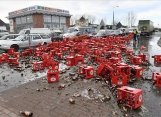 Bierlaster verliert Ladung in Budapest