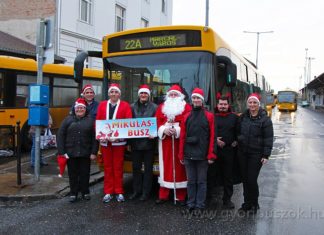 Santa war in Györ mit dem Bus unterwegs!