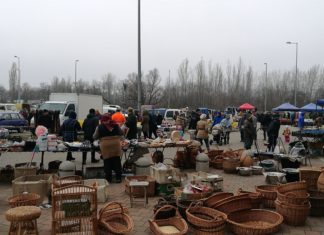 Jeden Sonntag großer Trödelmarkt in Györ