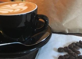 Ein Café mit Herz: Im Szomszéd in Györ fühlt man sich wei bei Nachbarn