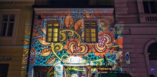 Eine Bar mit Kunst in Székesfehérvár