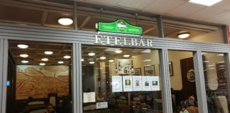 Warme Sandwiches und Retro-Ambiente in Györ