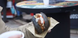 Black Manga Burger – Ein schwarzer Burger!